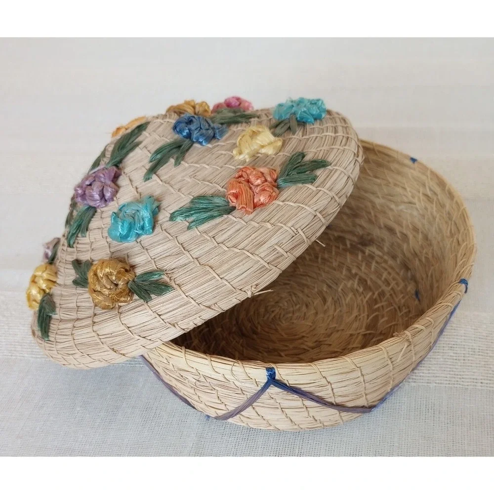 VTG Raffia Flower Embellished Straw Covered Round Basket